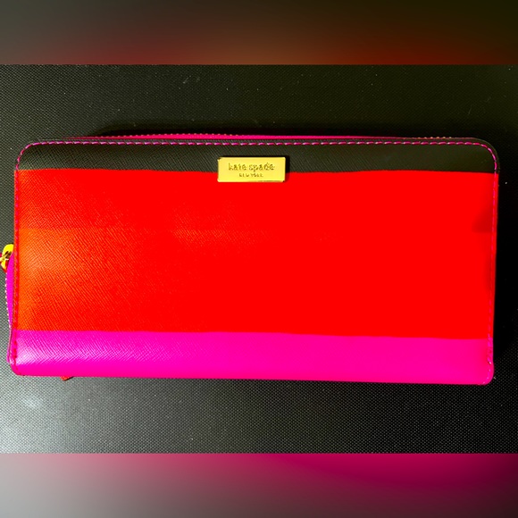 Kate Spade wallet - Picture 1 of 3